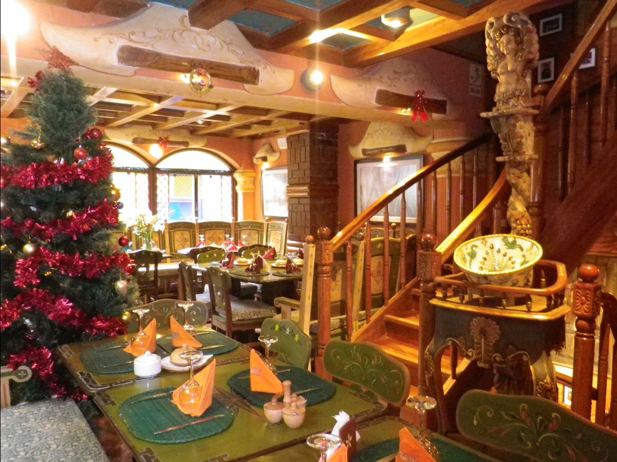 Indio Feliz restaurant09